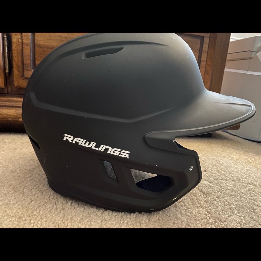 Men’s Rawling’s baseball helmet used once